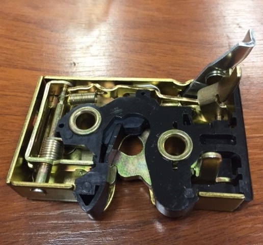 CERRADURA PUERTA DEL DER VW GOL I 87-94 (B)