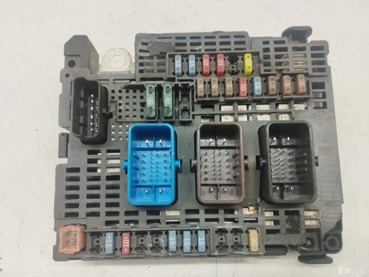 Caja Reles / Fusibles / Modulo Bsm Citroën C4 Berlina 2004-2011 1.6 16V HDi FAP 9677987180
