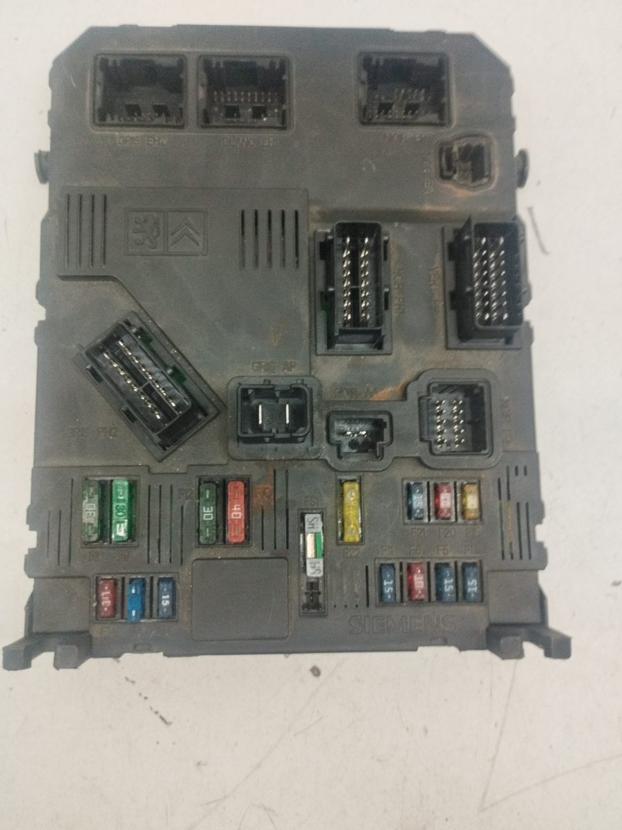 Caja Reles / Fusibles Citroën Berlingo 1996-2002 1.9 Diesel 1.9L 50kW 18085320