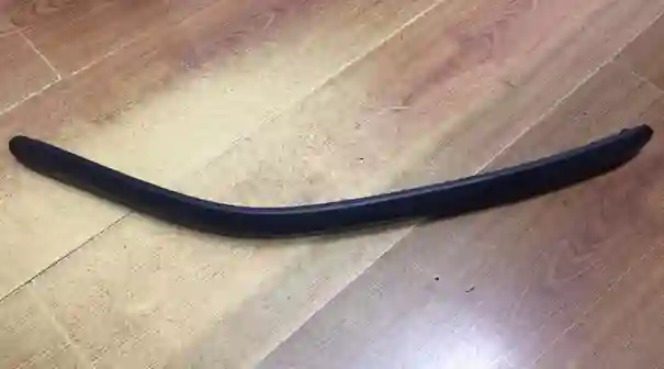 Moldura de paragolpes delantero derecho