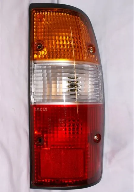 Faro trasero derecho