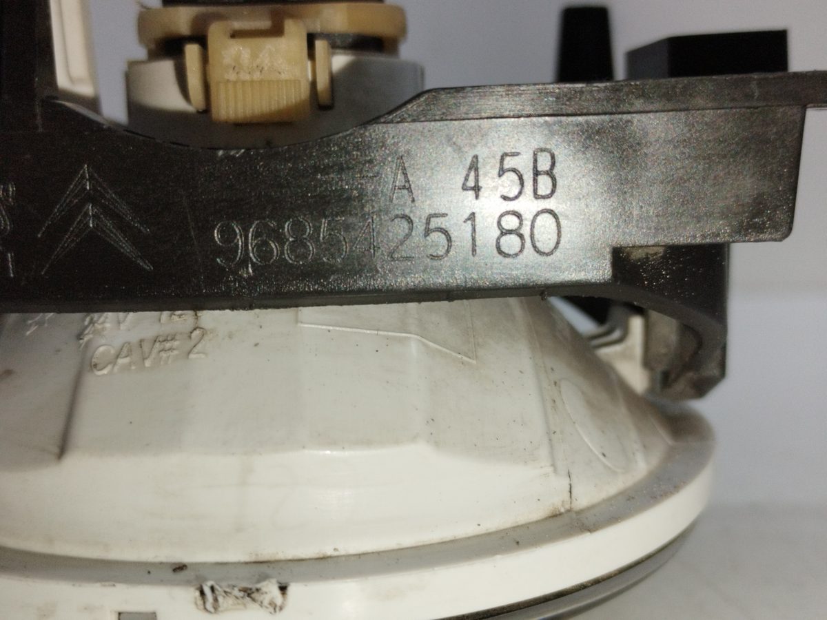 Faro Caminero Izquierdo Citroën C3 Picasso 2007-2017 FAP 9685425180
