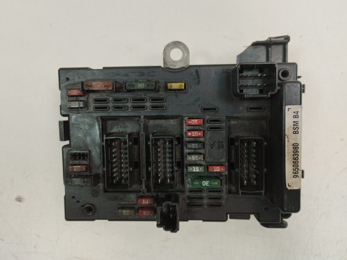 Caja Reles / Fusibles Peugeot 307 (S1) 2001-2005 XS 1.6L 66kW 9650663980