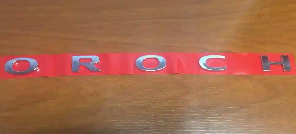 EMBLEMA PUERTA CAJA RENAULT OROCH 16 «OROCH»