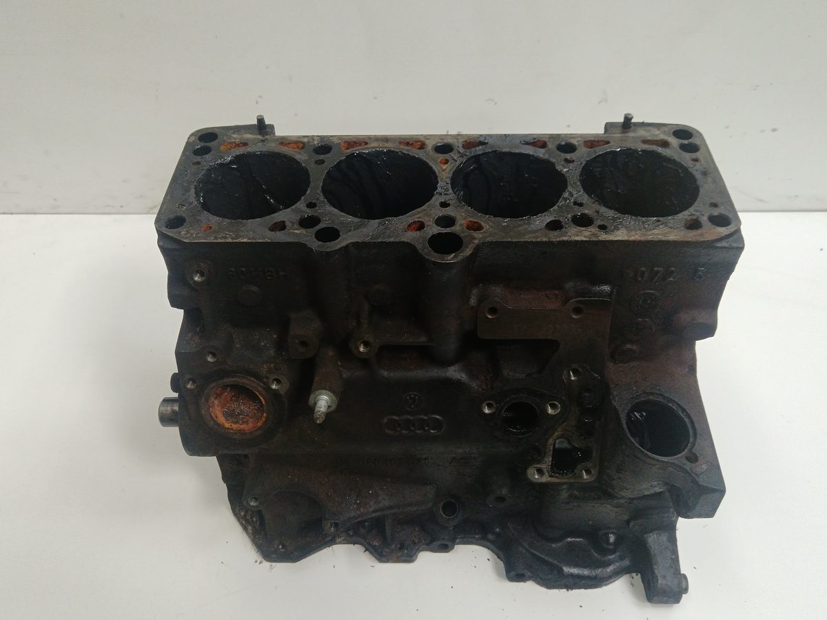 Block Volkswagen Polo (9N3) 2005-2010 Advance 1.9L 74kW 028103021AC