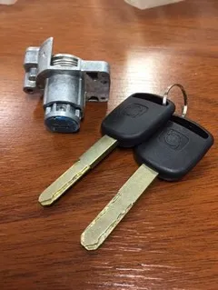 Cilindro de portón trasero con llave