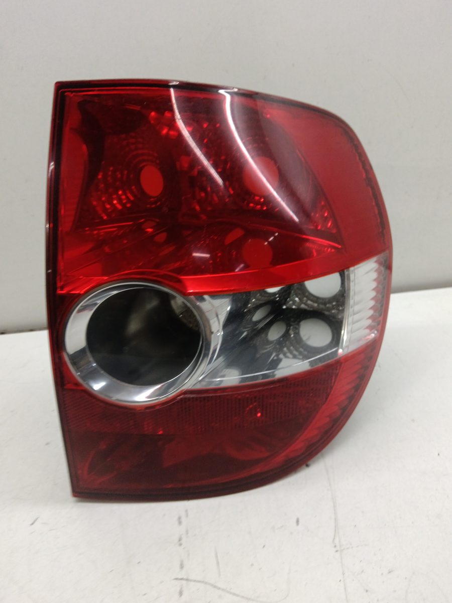 Farol Trasero Derecho Exterior Volkswagen Fox (5Z1) 2005-2012 Básico