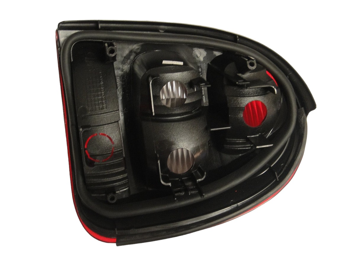 FARO TRASERO IZQUIERDO CHEVROLET CORSA 3 PUERTAS 2000/2009