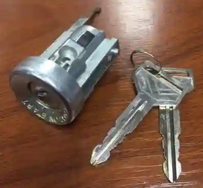 Cilindro de arranque con llave