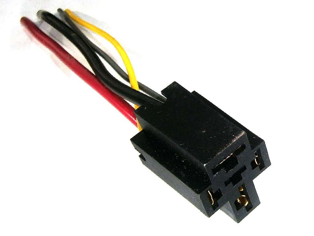 FICHA ENCHUFE RELAY UNIV. RELAY 70 AMP. REFORZADO
