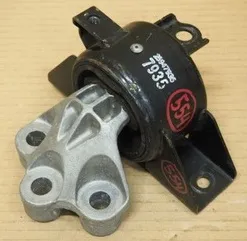 SOPORTE CAMBIOS IZQ GM TRACKER 14-17 (MAN)