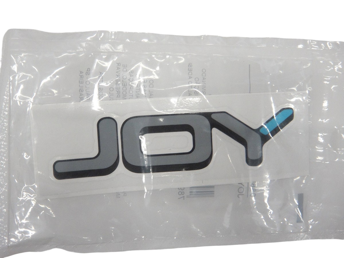 EMBLEMA “JOY” TAPA BAUL CHEVROLET PRISMA/ ONIX