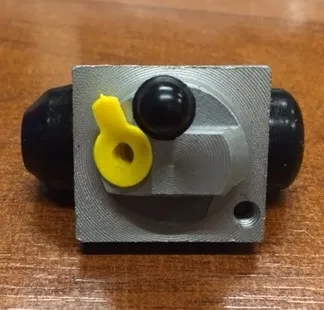 Cilindro de freno trasero derecho