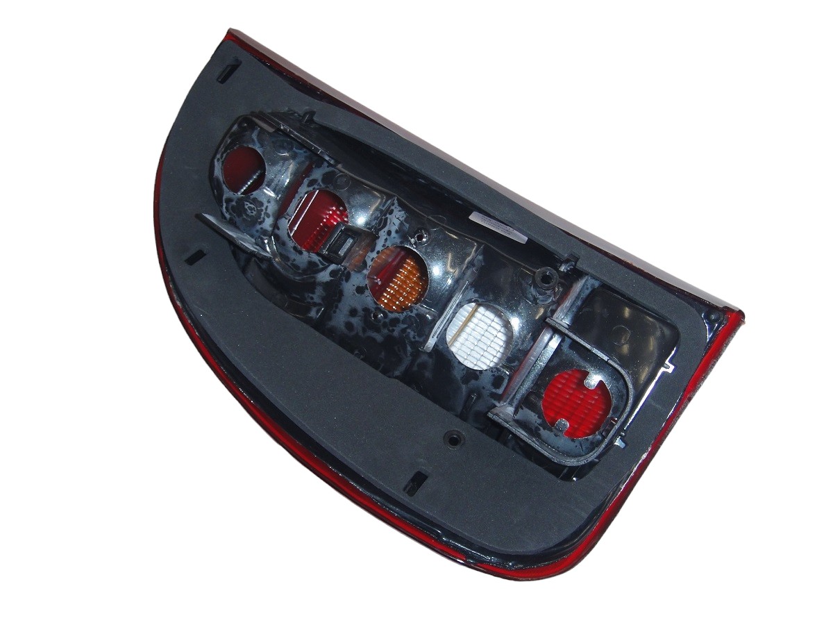 FARO TRASERO DERECHO CHEVROLET CORSA WAGON/P-UP/5P 95/99