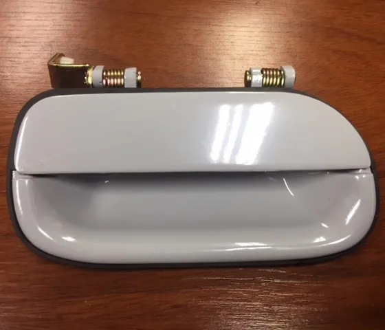 Manija de puerta trasera derecha