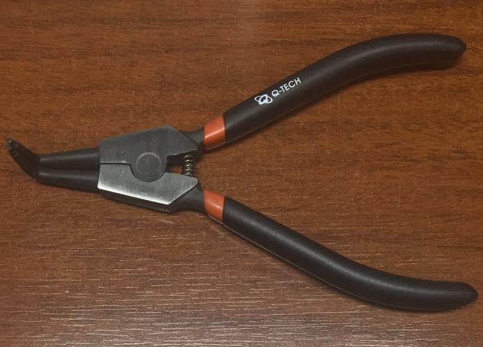 PINZA SEGUROS EXTERIOR CURVA 5.1/2 Q-TECH