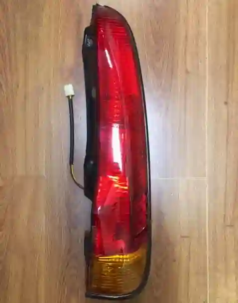 Faro trasero derecho