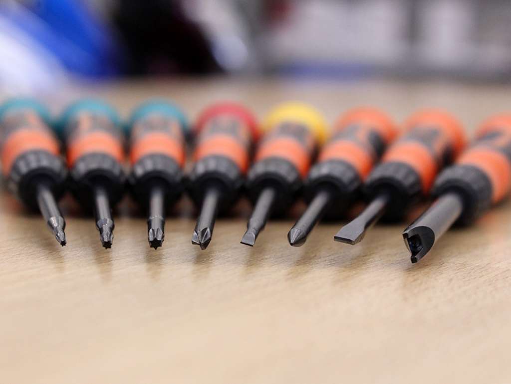 DESTORNILLADOR UNIV. PRECISION 11 PIEZAS