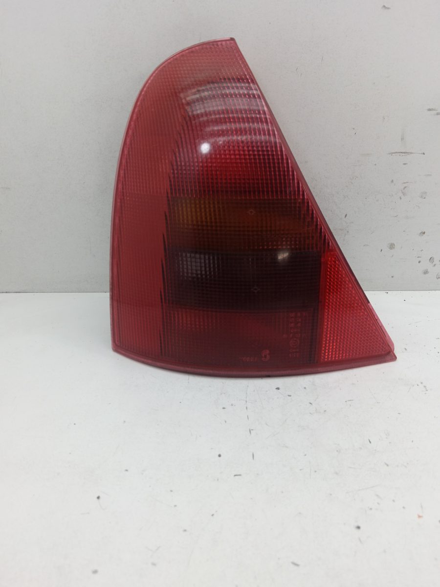 Farol Trasero Izquierdo Exterior Renault Clio Ii Fase I (B/CBO) 1998-2001