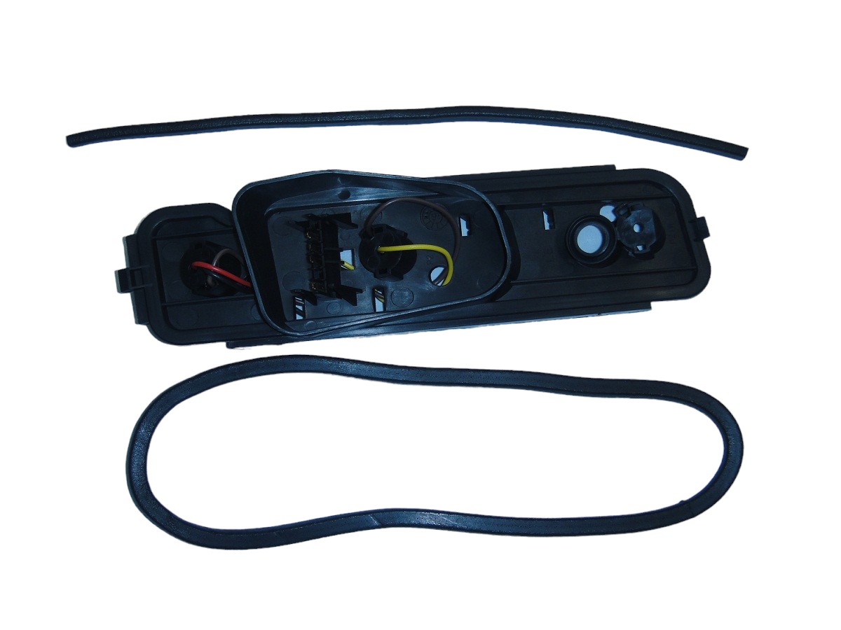 PORTA LAMPARA FARO TRASERO IZQUIERDO CHEVROLET CELTA 01/06