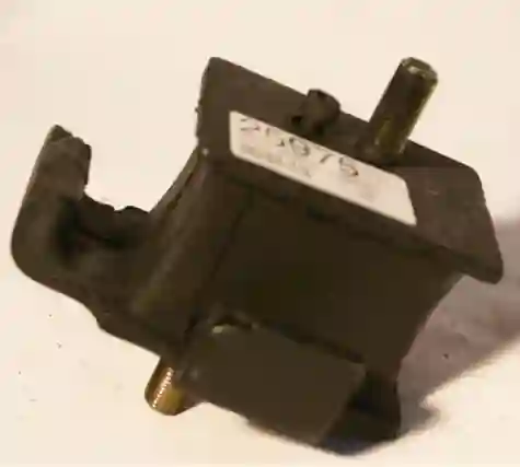 SOPORTE MOTOR DEL DER HYUNDAI HD65-72 (K)