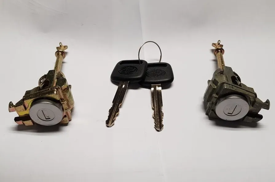 CILINDROS PUERTA TOYOTA YARIS 99