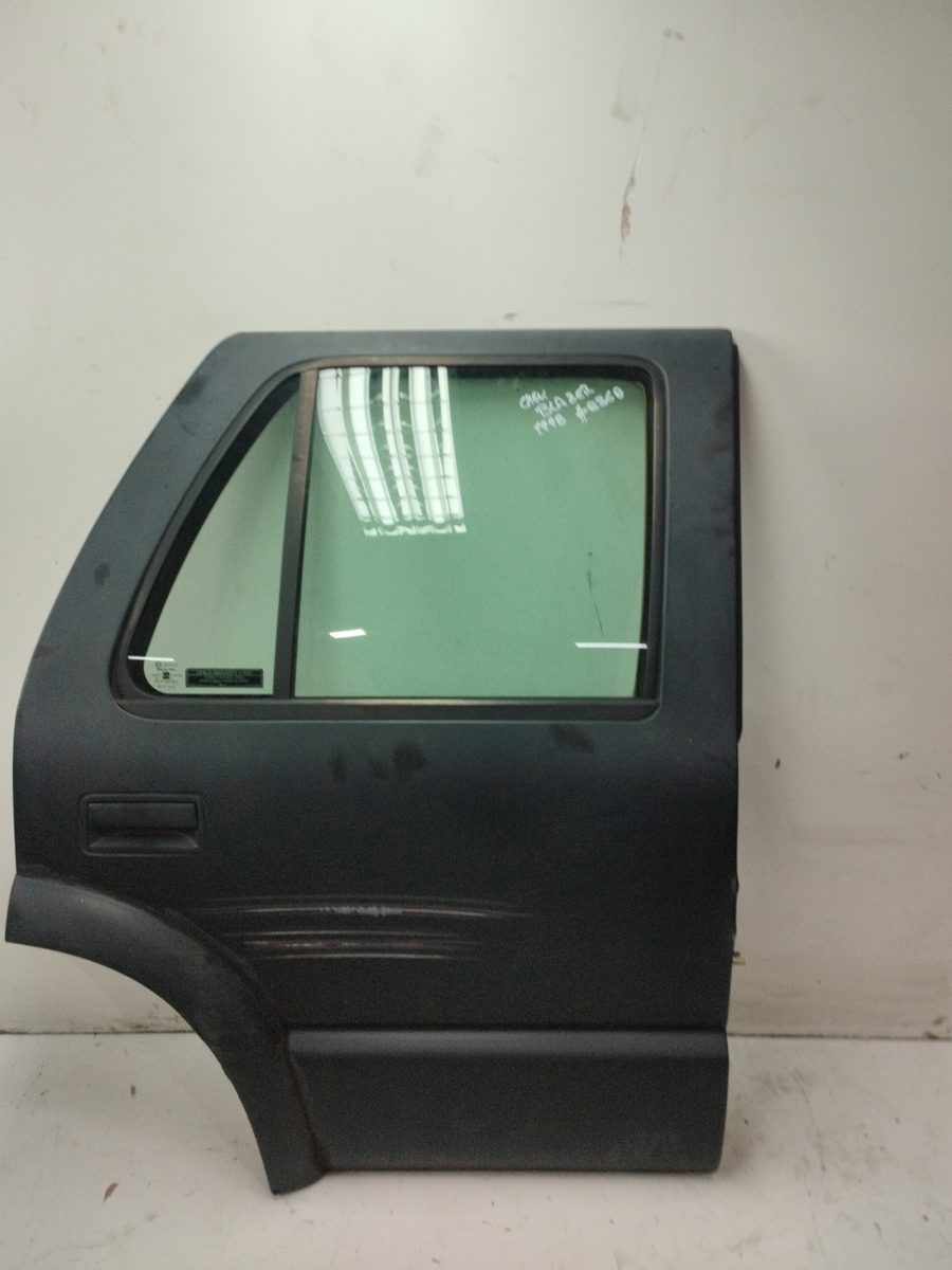 Puerta Trasera Derecha Chevrolet Blazer (NEU) 1994-2001 Básico