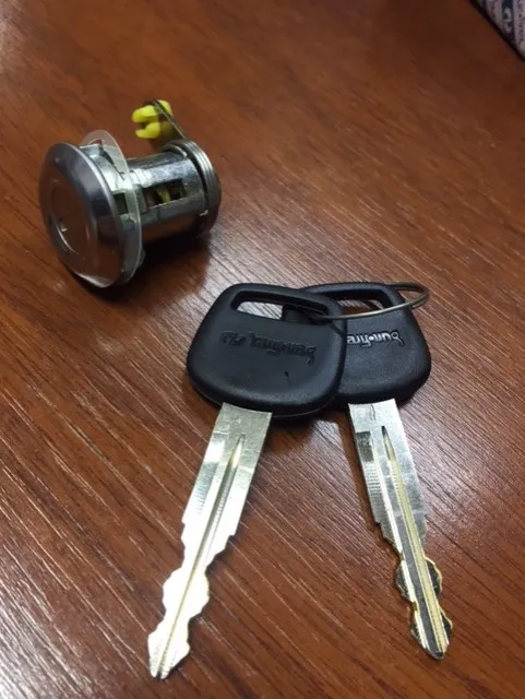 CILINDRO PUERTA IZQ DAIHATSU CHARADE 90