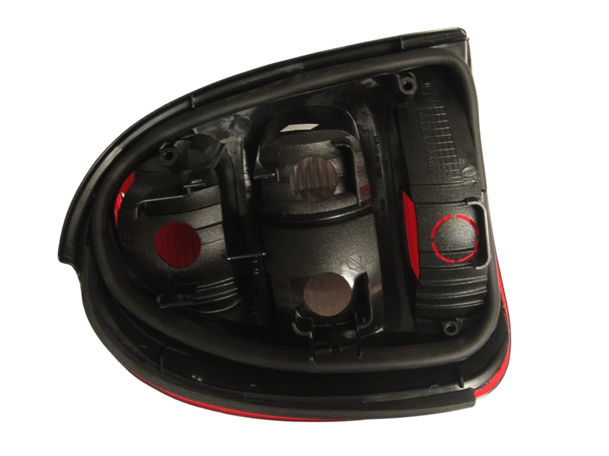FARO TRASERO DERECHO CHEVROLET CORSA 3 PUERTAS 2000/2009