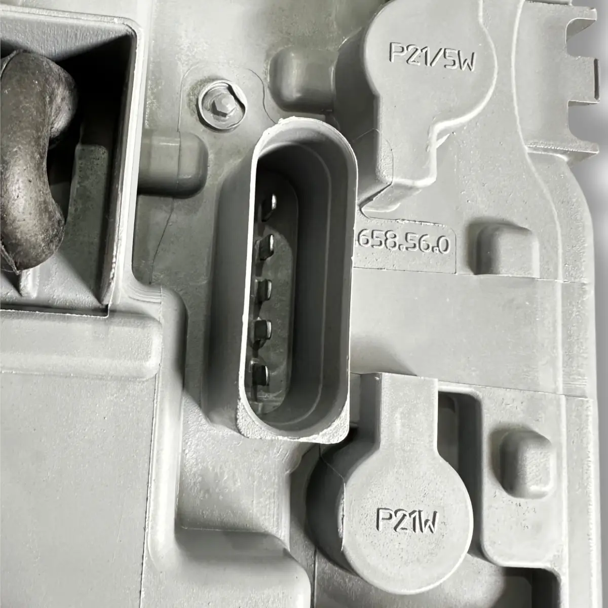 Circuito / Soquete de Faro Trasero Derecho Volkswagen Saveiro G7/G8 2017–2022 – 5 Pines