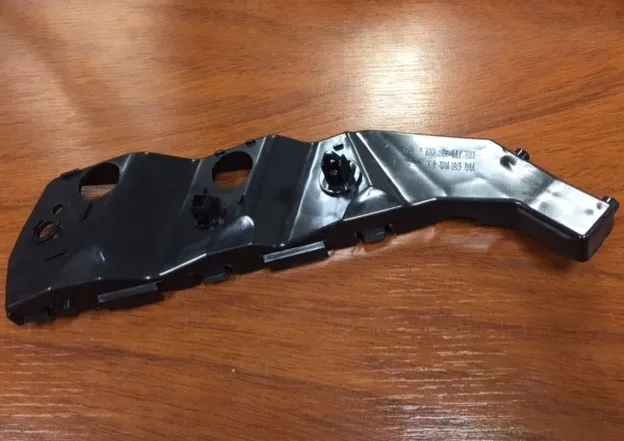 Soporte de paragolpes delantero izquierdo