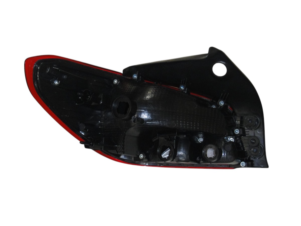 FARO TRASERO DERECHO CHEVROLET ONIX LT 2020 / ( HATCH )