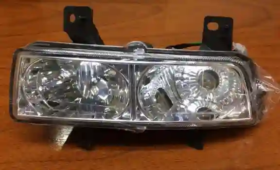 Faro antiniebla delantero izquierdo