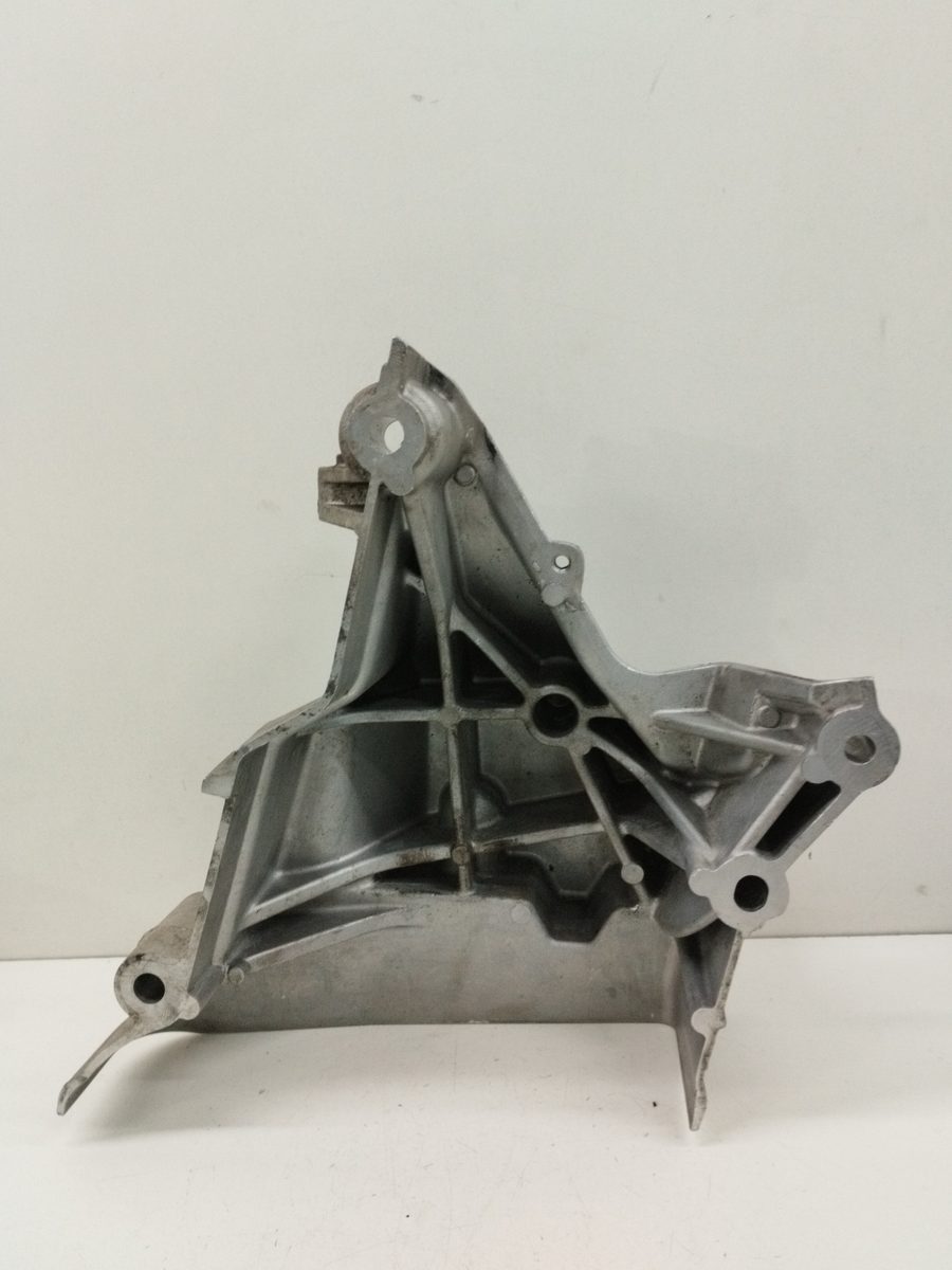 Soporte Motor Derecho Volkswagen Up! (121) 2011-2016 * 04C199207E