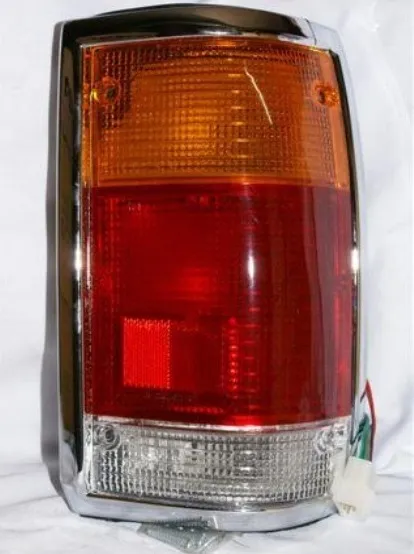 Faro trasero derecho