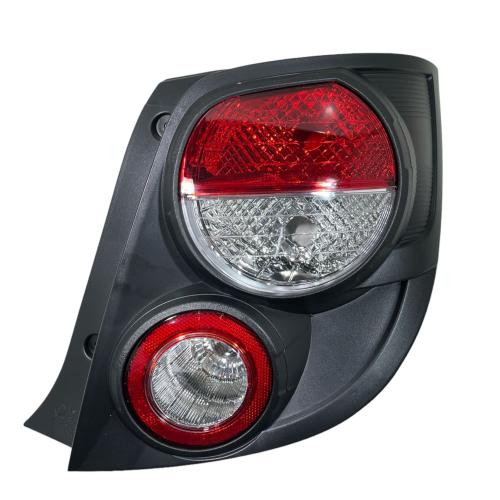 FAROL CHEVROLET TRAS. DER. SONIC 2011... 5 PTAS. HATCBACK 96830996