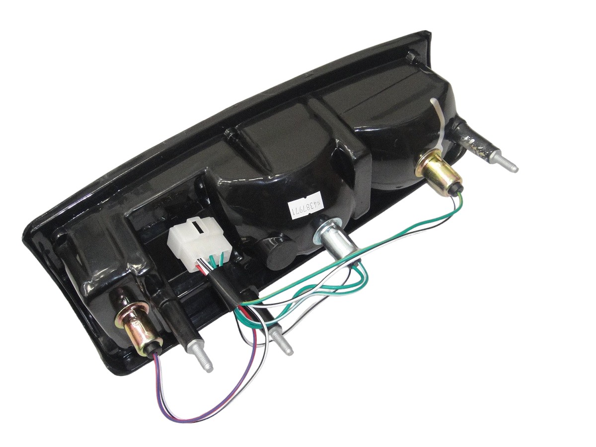 FARO TRASERO IZQUIERDO ISUZU KB 81/84