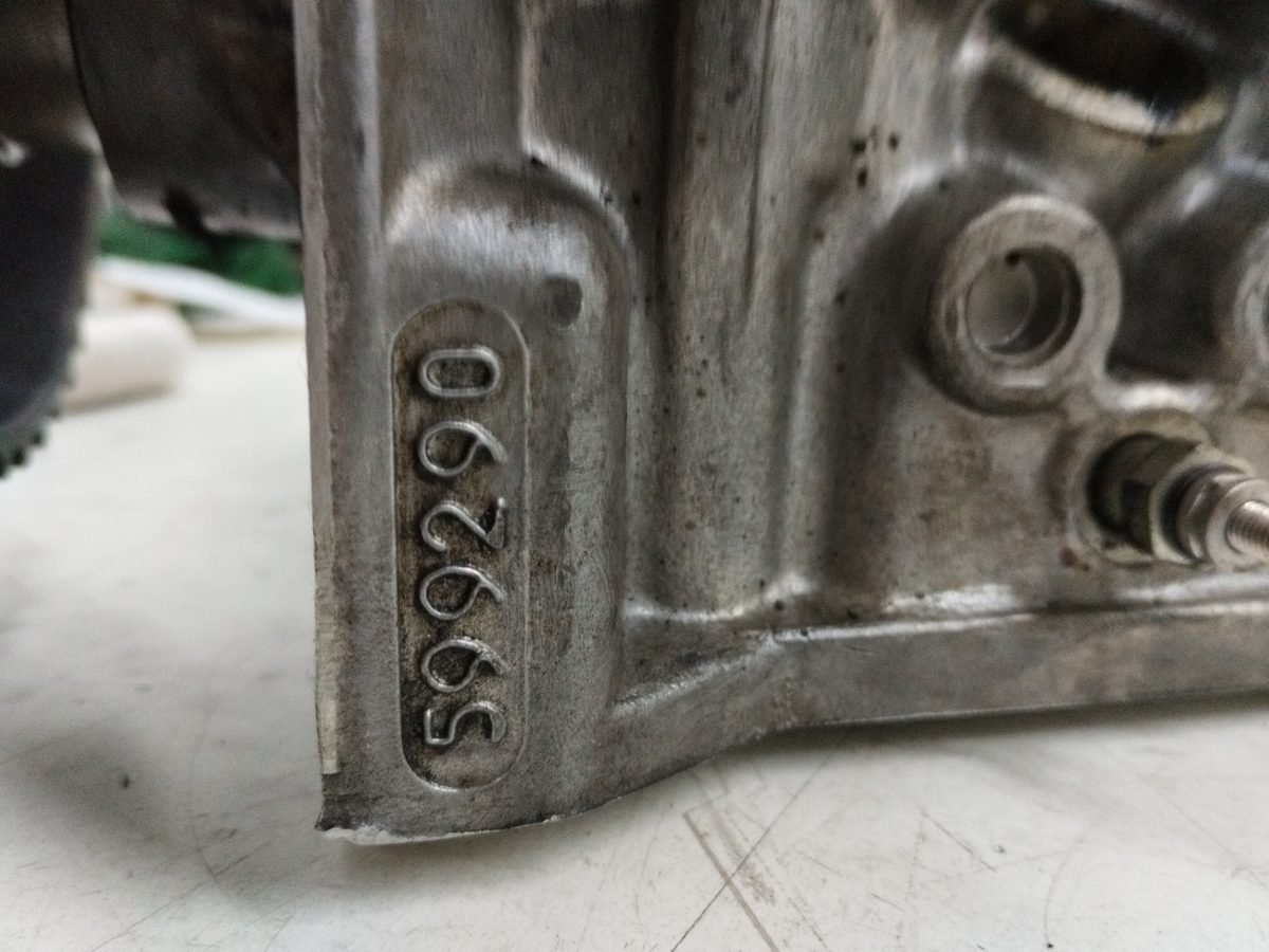 Tapa De Cilindros Renault Trafic 1981-Actualidad 2.1 Diesel 2.1L 43kW 599290