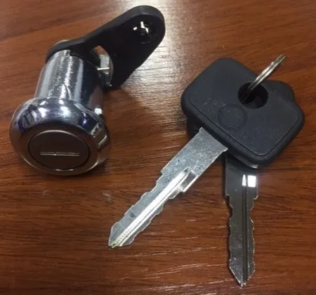 CILINDRO PUERTA DER GM CHEVETTE 75 (CROMADO)