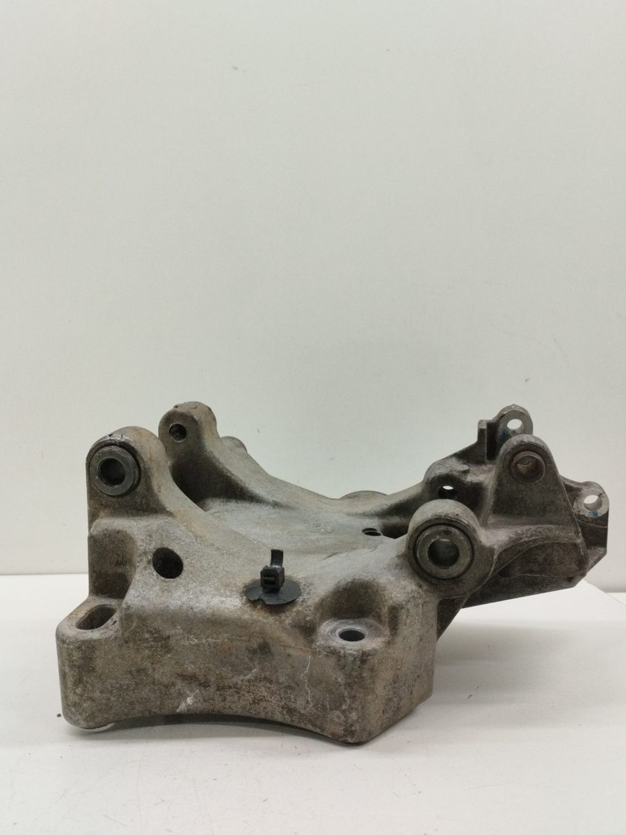 Soporte Alternador Peugeot 206 Berlina 1998-2010 XT 1.4L 55kW 9631013280