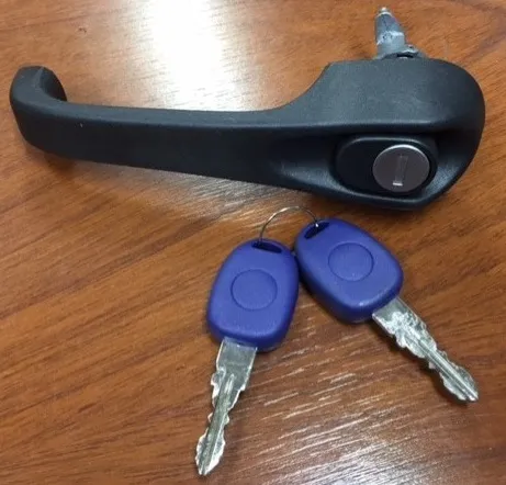 Manija de puerta delantera izquierda