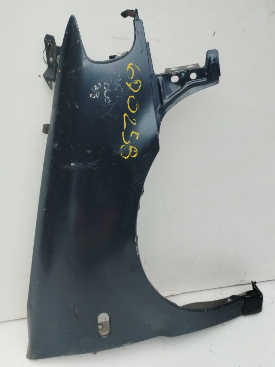 Guardabarro Delantero Derecho Volkswagen Polo Berlina (6N1) 1994-1999