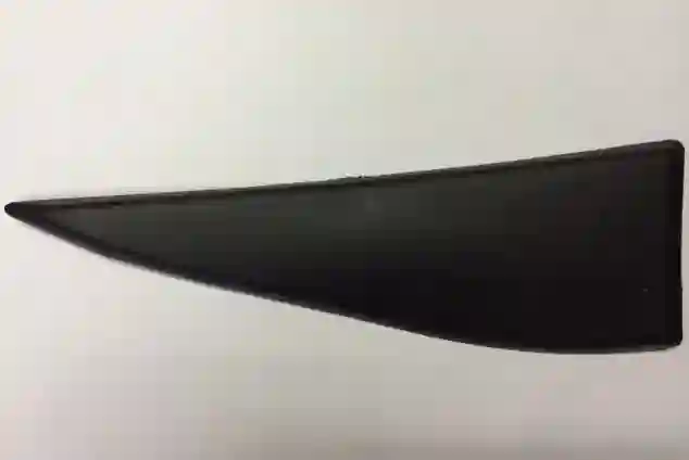 Moldura ventilete trasero izquierdo