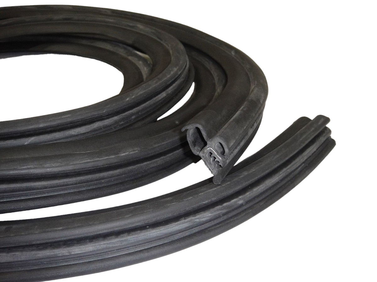 GOMA TAPA BAUL CHEVROLET CORSA SEDAN 98/ ( HAY QUE CORTAR)
