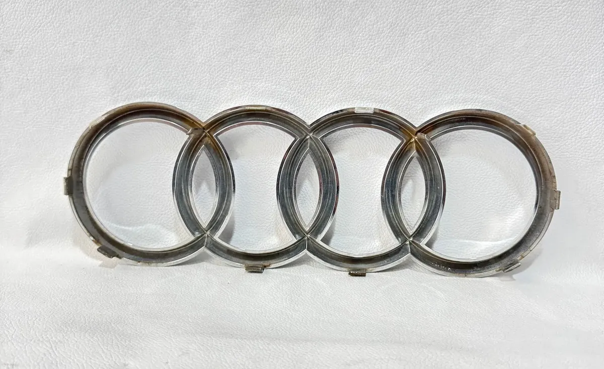 Emblema para parrilla delantera Audi Q5 2009-2015