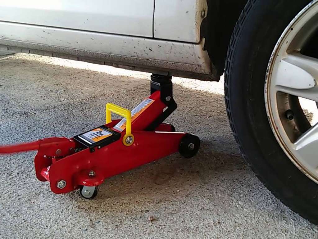 GATO CARRO UNIV. 2T. CON CAJA PLASTICA
