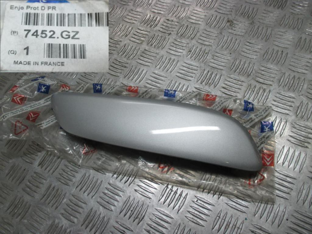 Moldura de paragolpes delantero derecho