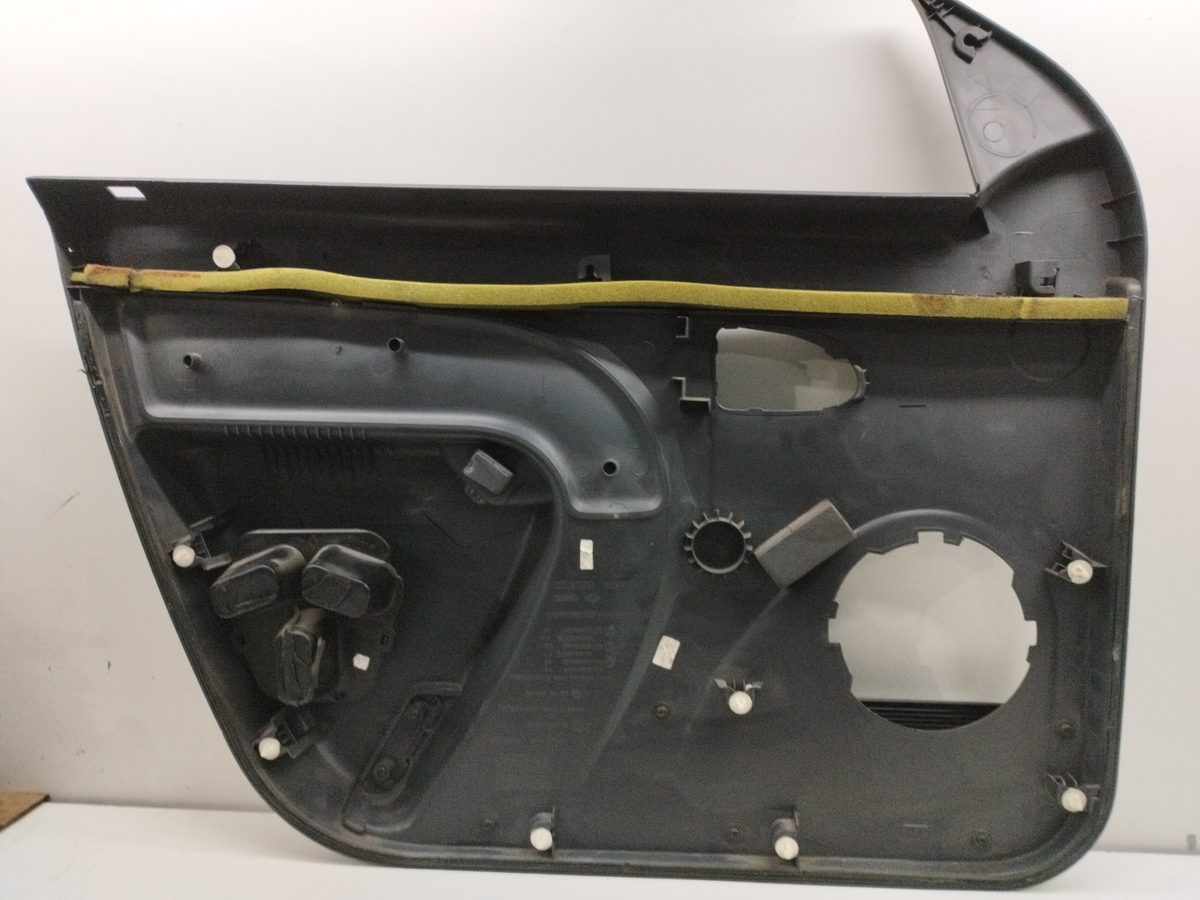 Tapizado Interior Puerta Delantero Derecho Renault Logan 2005-2012 Laureate 8200295614