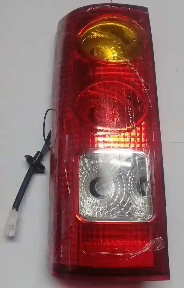 Faro trasero izquierdo