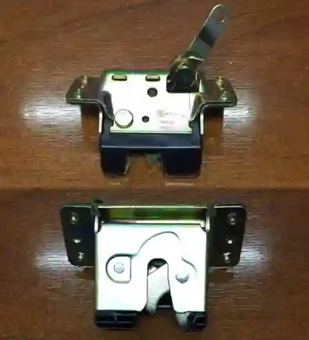 Cerradura portón trasero